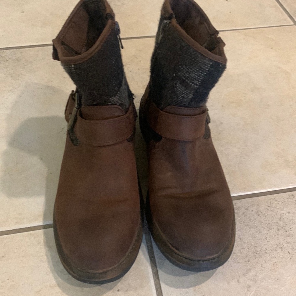 White Mountain Boots Fabric Top